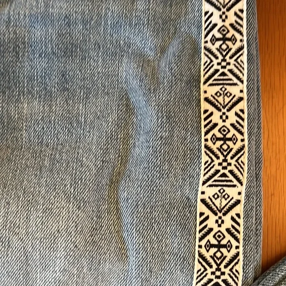 Distressed Lucky Brand Relaxed Taper Jeans with Ribbon Accent Size 24/00 VGC 🌺 - Picture 2 of 9